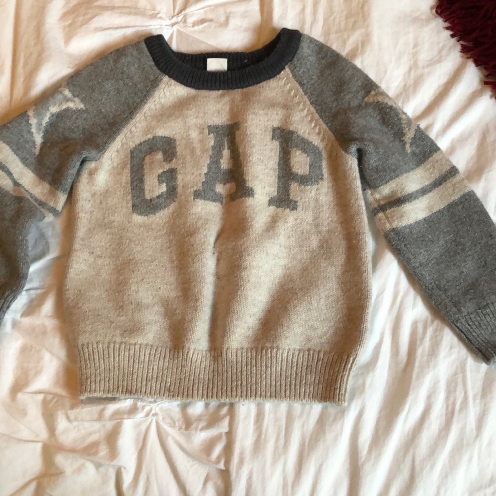 Gap sweater